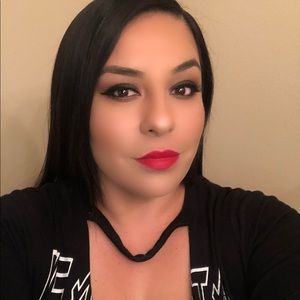 Meet your Posher, Yesenia
